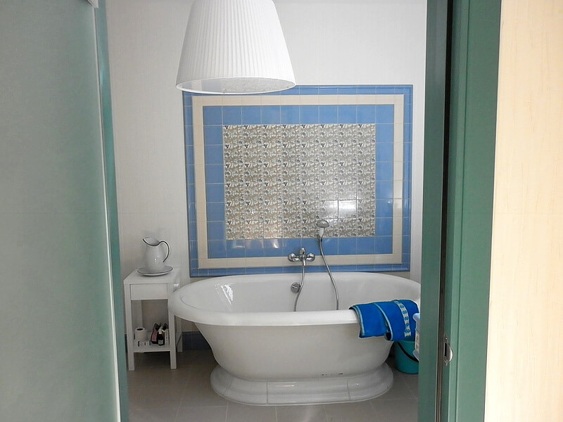 Ремонт в частном доме, оборудование ванной комнаты: строительная компания в Харькове